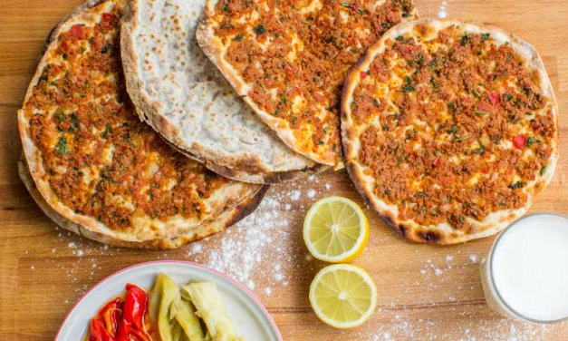 Lahmajun – „Pizza” Armenească Plină de Arome